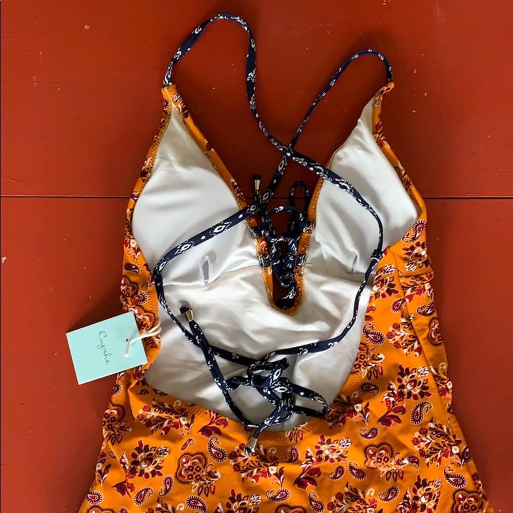 CUPSHE Cross-back Swimsuit - Picture 3 of 3